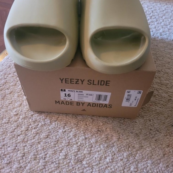 Yeezy Slides main image 3